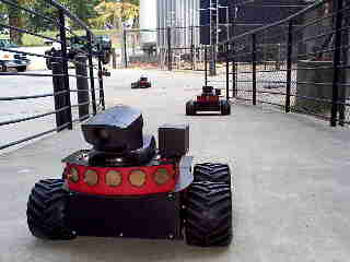 ComingTowardBuildingClose0.jpg (8533 bytes)